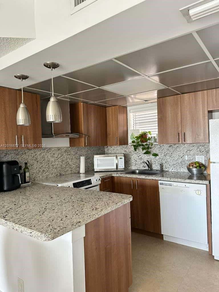 8290 Lake Dr # 325, Doral FL 33166