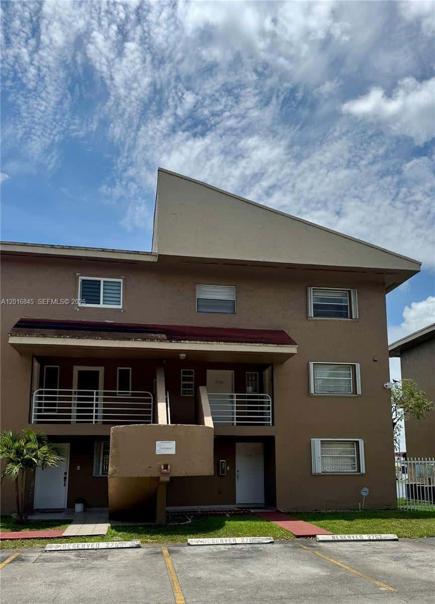 2762 W 60th St # 53, Hialeah FL 33016