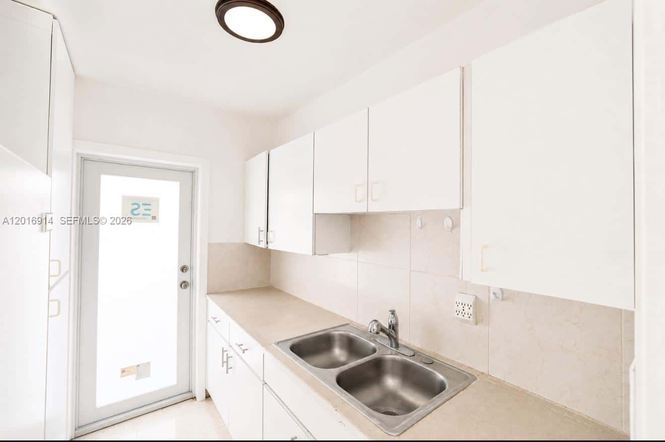 7271 Gary Ave # 25, Miami Beach FL 33141
