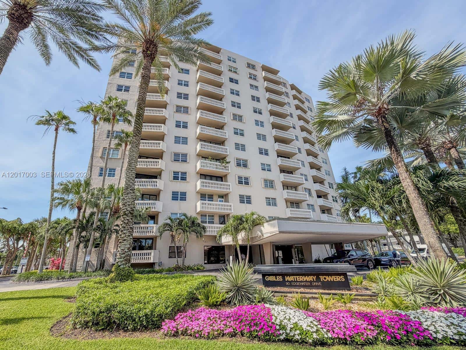 90 Edgewater Dr # 114, Coral Gables FL 33133