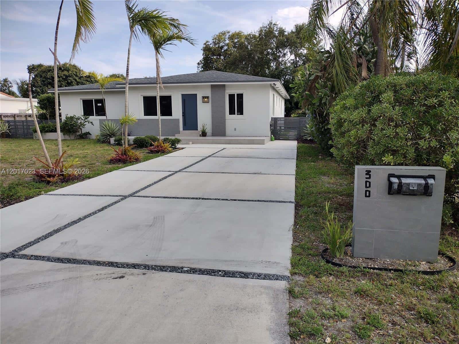 300 S Biscayne River Dr, Miami FL 33169