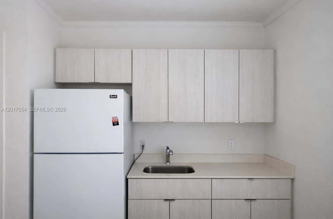 572 NE 67th St # 5, Miami FL 33138