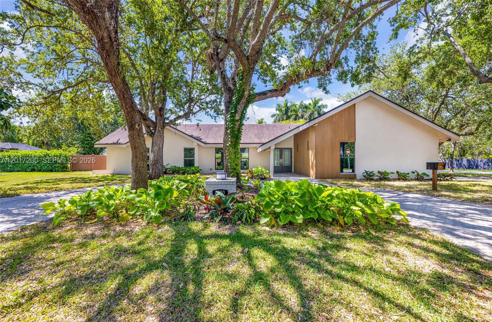 8120 SW 162nd St, Palmetto Bay FL 33157