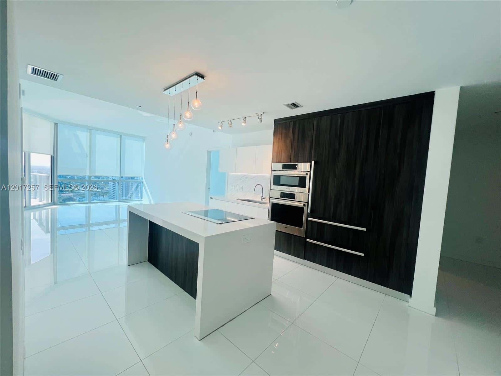 851 NE 1st Av # 2808, Miami FL 33132