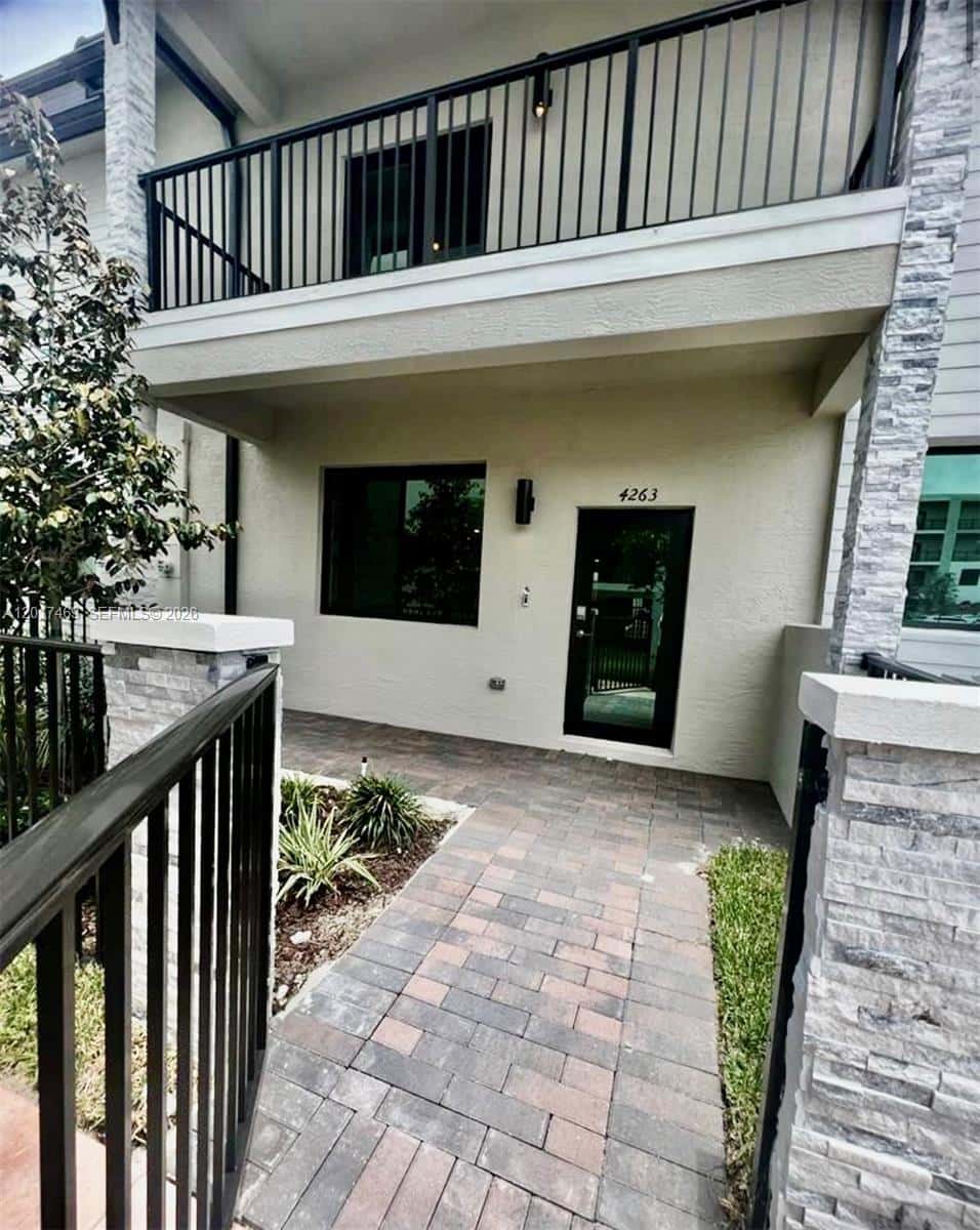 4263 NW 83rd Path # 0, Doral FL 33166
