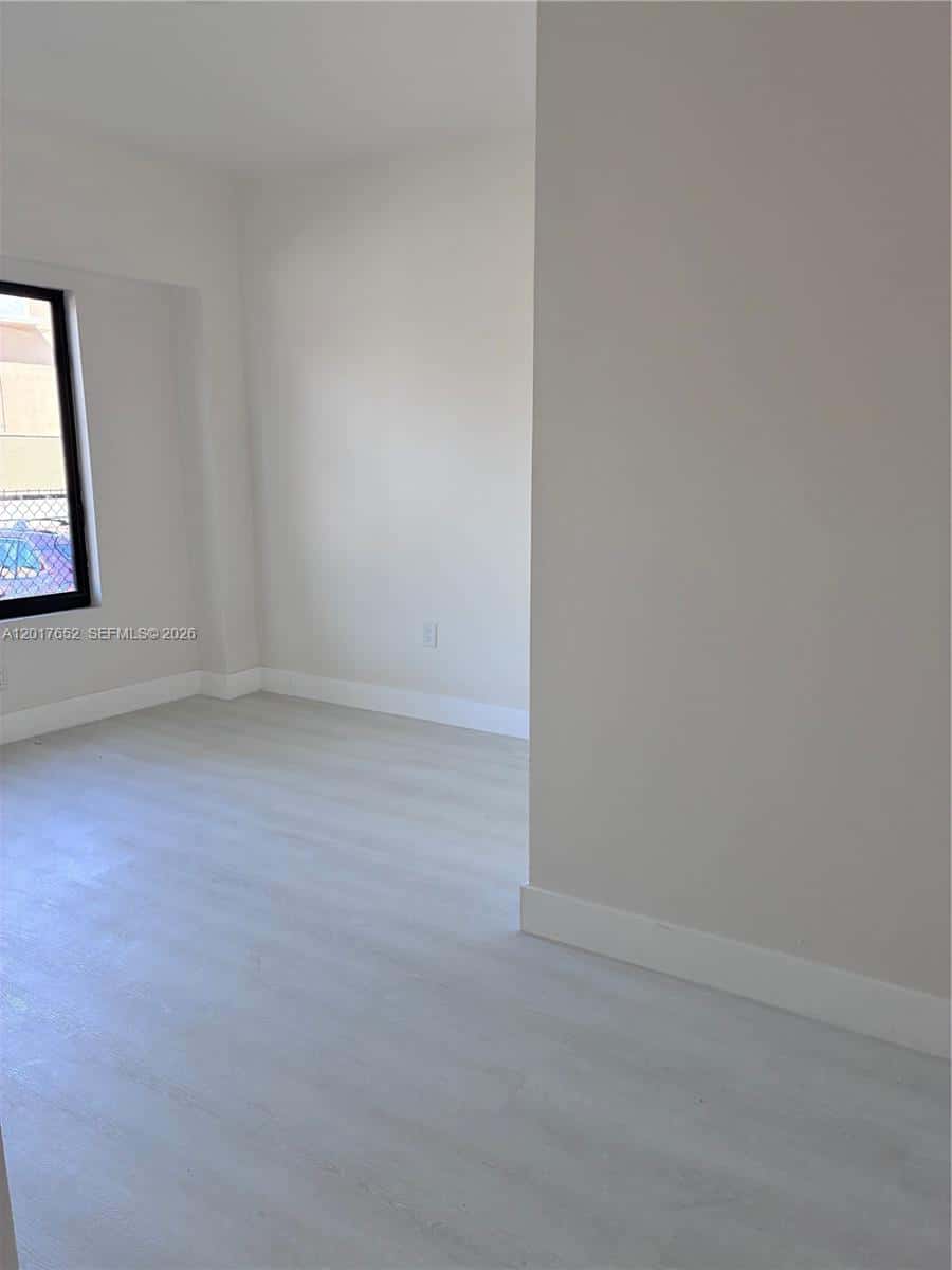 433 SW 6th St # 15, Miami FL 33130