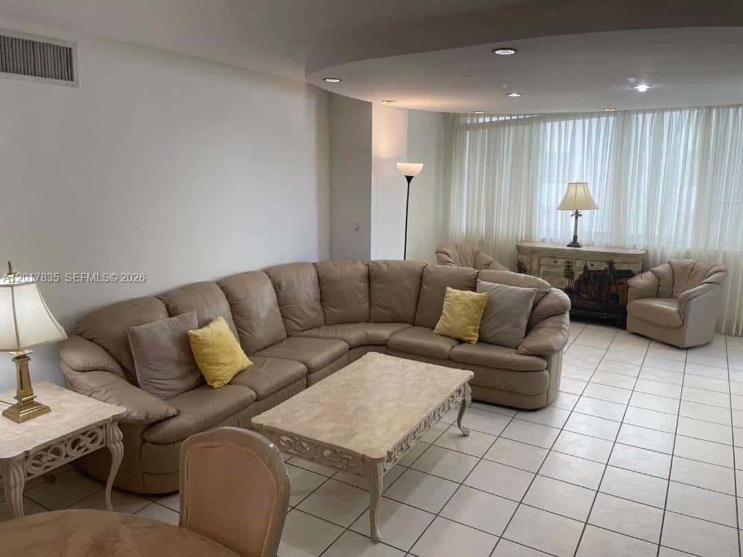 5005 Collins Ave # 424, Miami Beach FL 33140