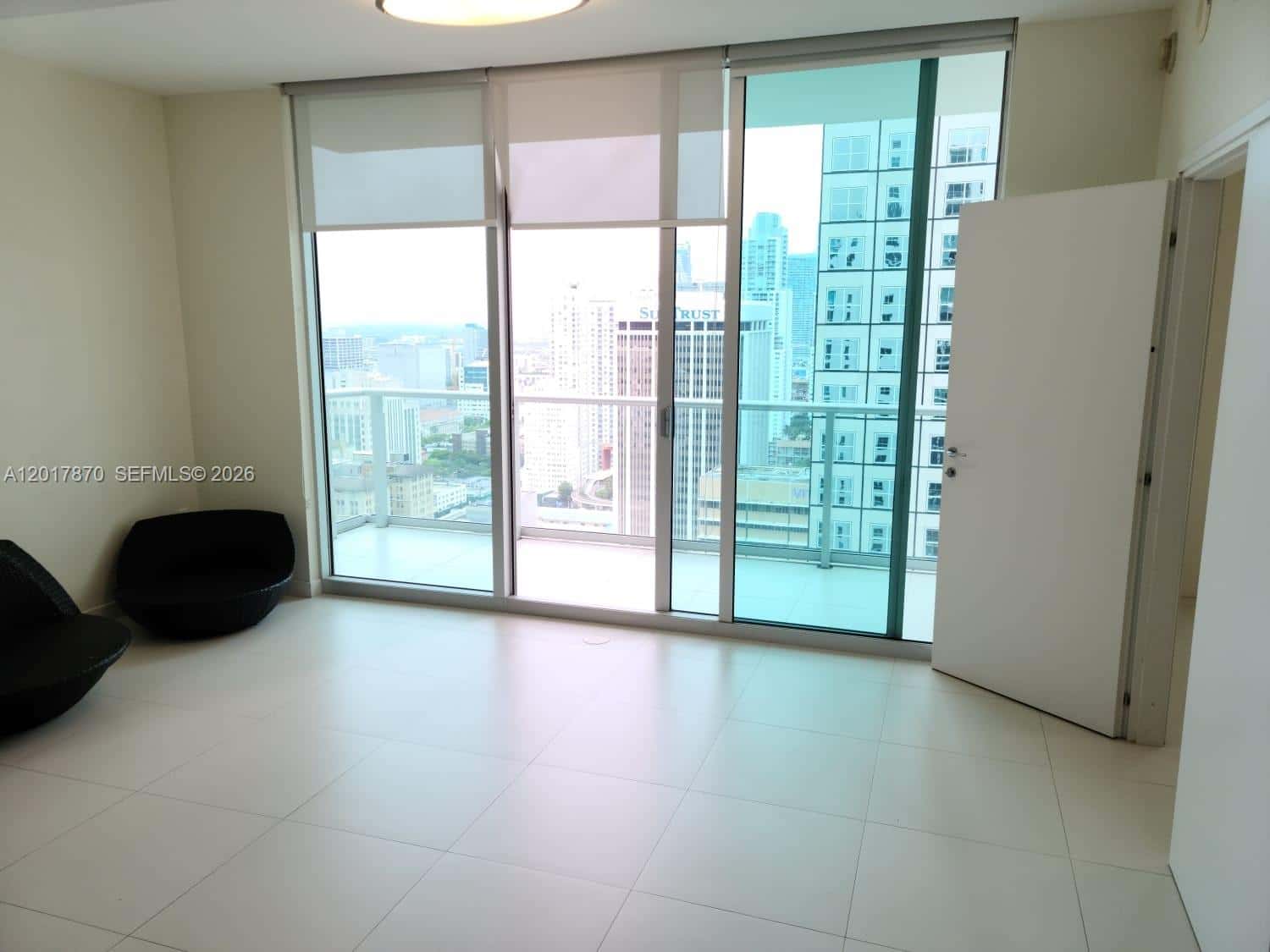 300 S Biscayne Blvd # 3303, Miami FL 33131