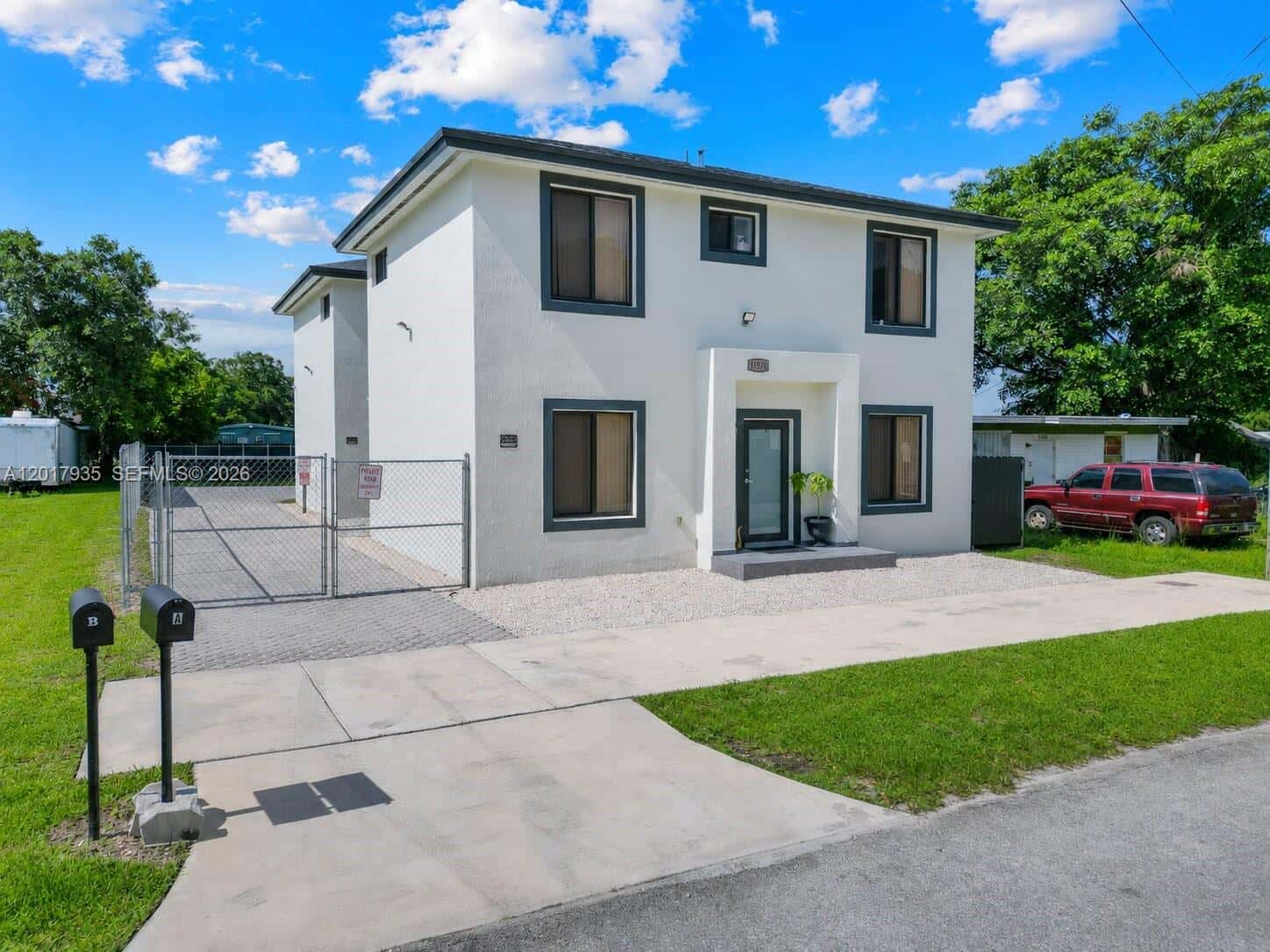 11970 SW 215th St # B, Miami FL 33177