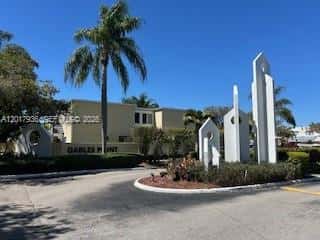 6845 SW 45th Ln # 1, Miami FL 33155