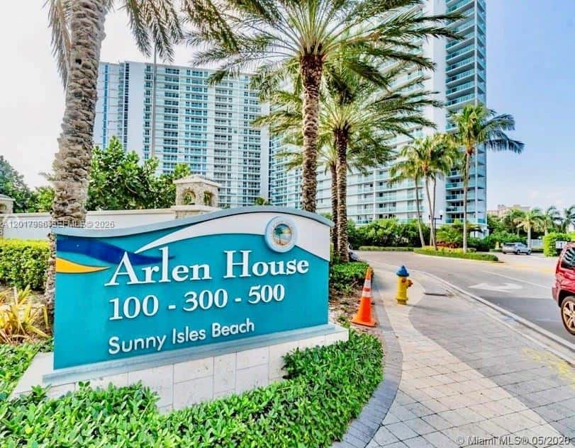 100 Bayview Dr # 428, Sunny Isles Beach FL 33160