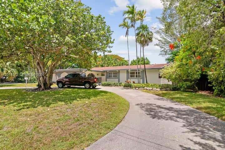 13325 SW 84th Ave, Pinecrest FL 33156