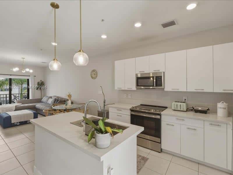 8201 NW 41st St # 205, Doral FL 33166
