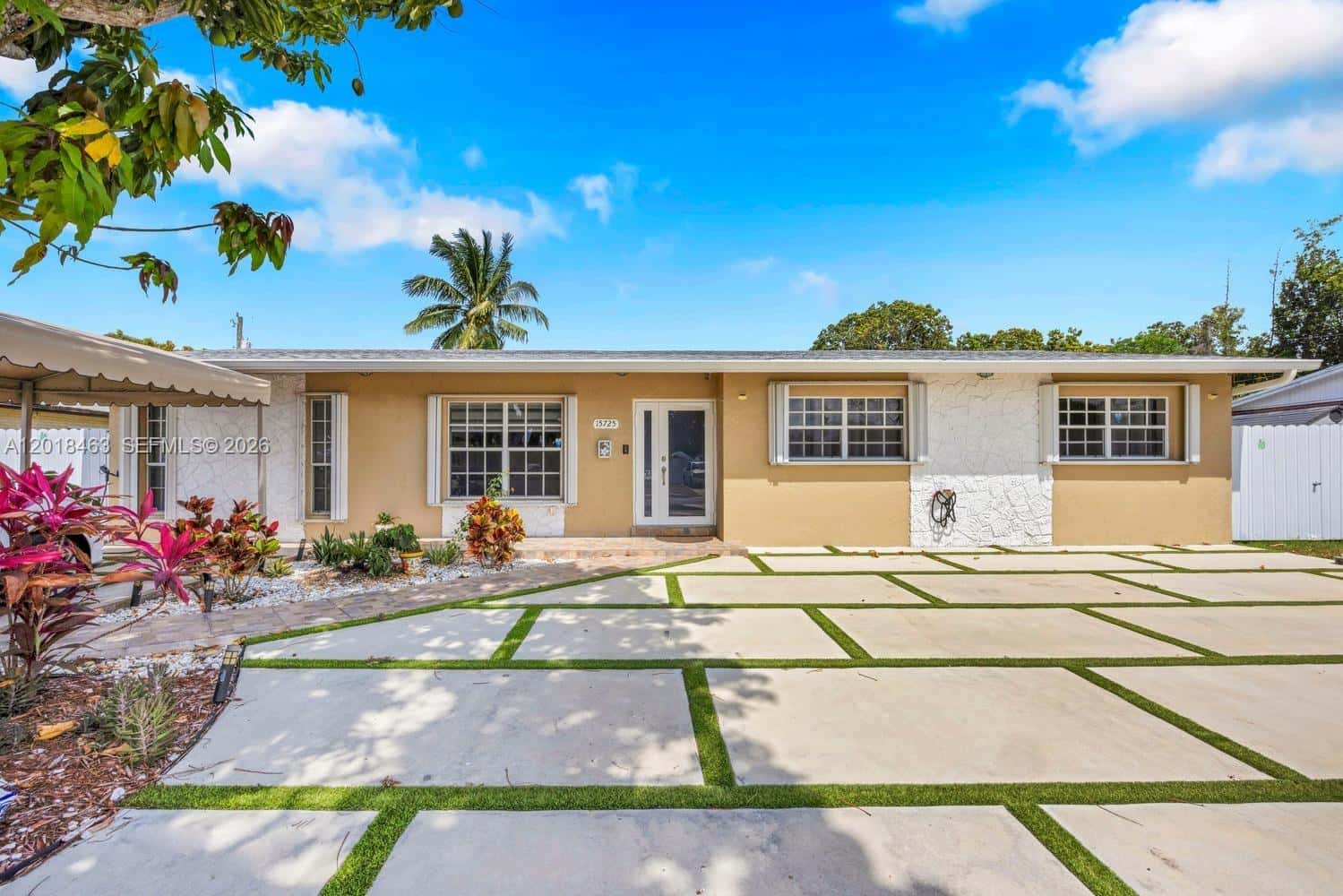15725 SW 102nd Pl, Miami FL 33157