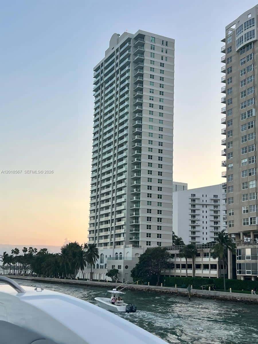 800 Claughton Island Dr # 402, Miami FL 33131