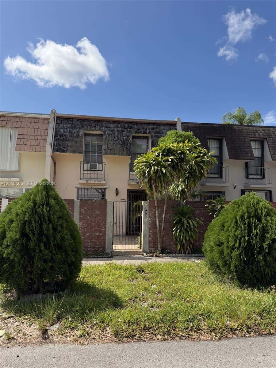 9127 SW 96th Ave, Miami FL 33176