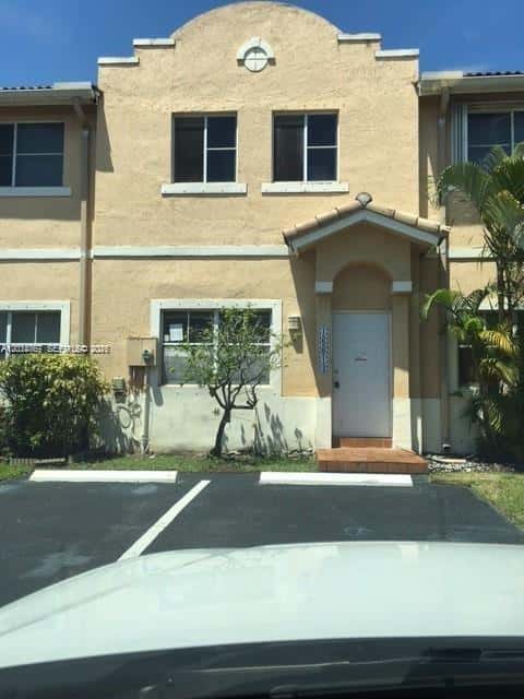 16614 NW 72nd Pl, Miami Lakes FL 33014
