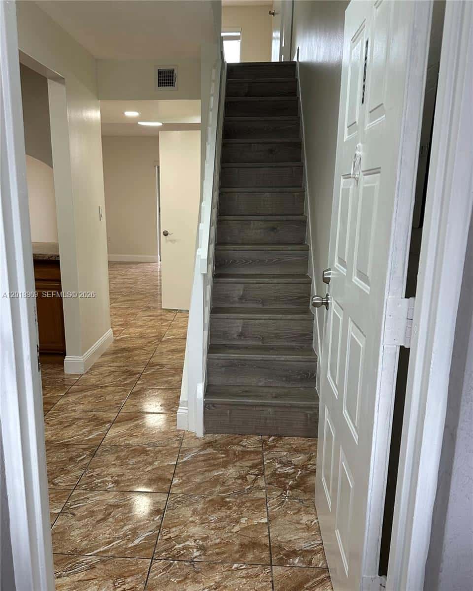 2780 W 76th St # 203, Hialeah FL 33016