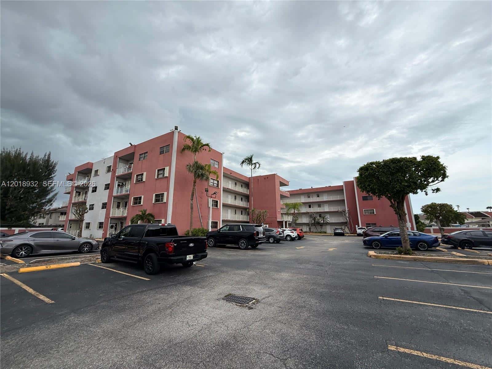 8425 NW 8th St # 409, Miami FL 33126