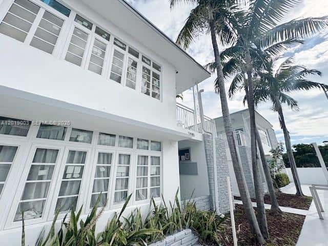 7445 Harding Ave # 112, Miami Beach FL 33141