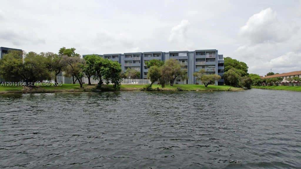 9375 Fontainebleau Blvd # L315, Miami FL 33172