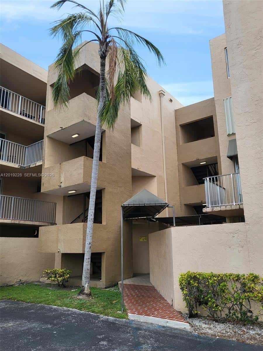 10801 SW 109th Ct # D305, Miami FL 33176