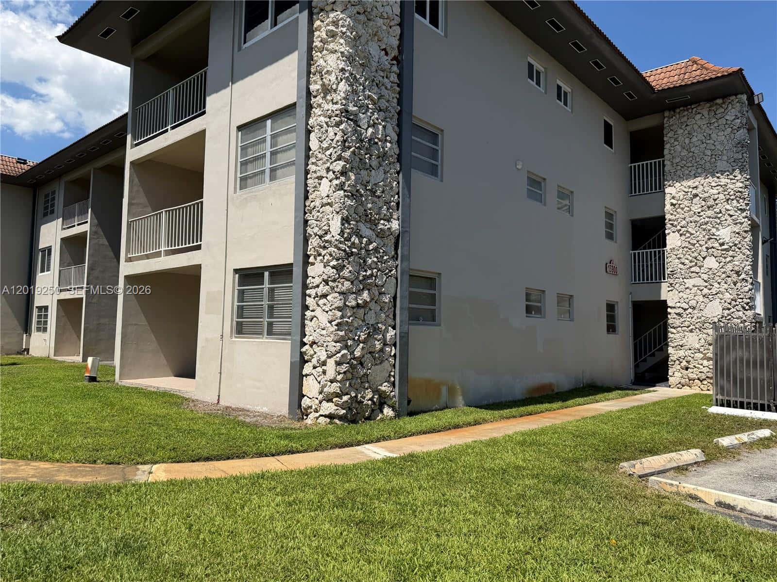 13900 Lake Placid Ct # A12, Miami Lakes FL 33014