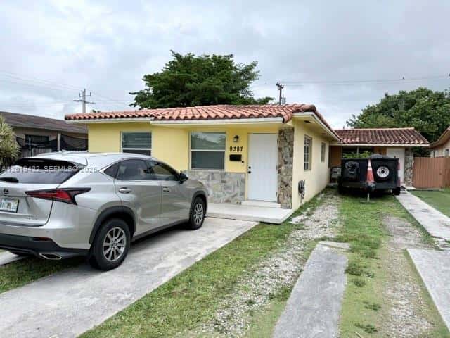 9385-9387 SW 37th St, Miami FL 33165
