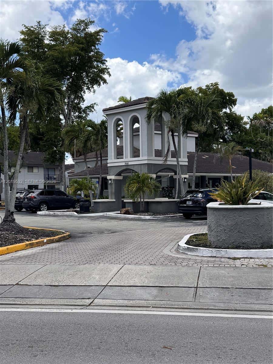 7115 NW 179th St # 207, Hialeah FL 33015