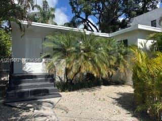 3132 Elizabeth St # B, Miami FL 33133