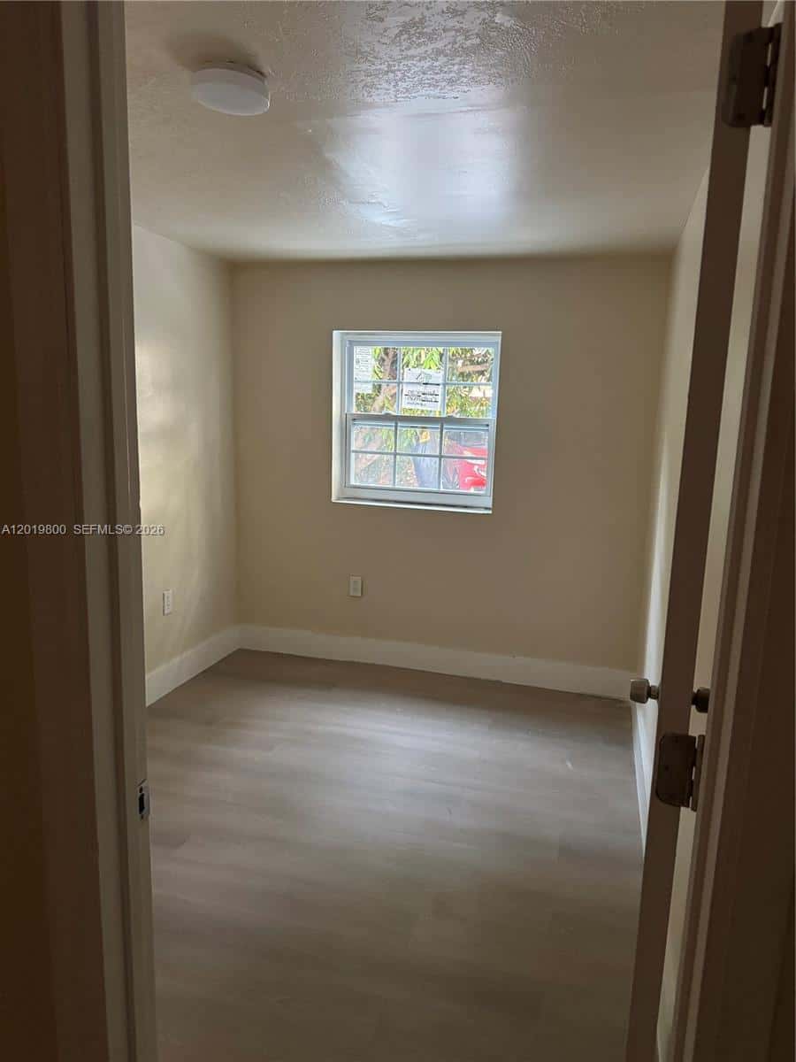 650 E 49th St, Hialeah FL 33013