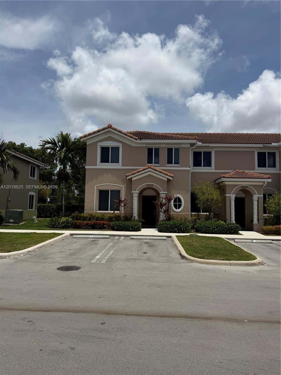 2355 SE 10th St, Homestead FL 33035