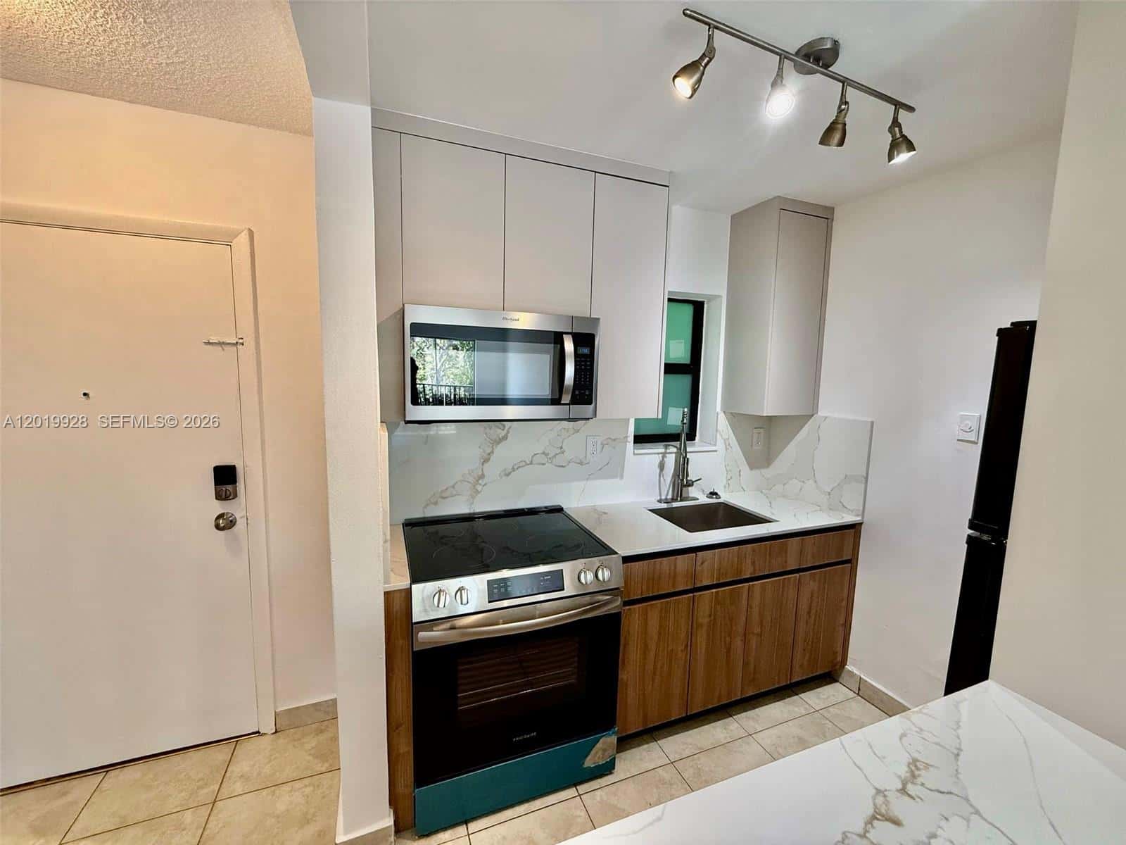1530 SW 2nd St # 304, Miami FL 33135
