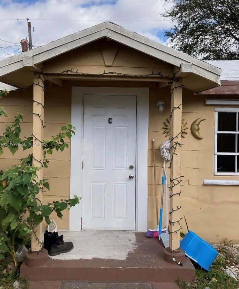 141 W 26th St, Hialeah FL 33010