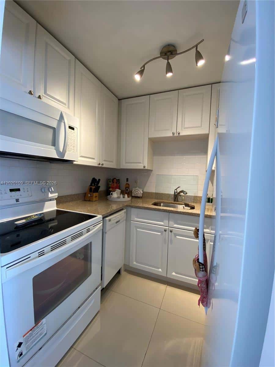 5050 NW 7th St # 312, Miami FL 33126