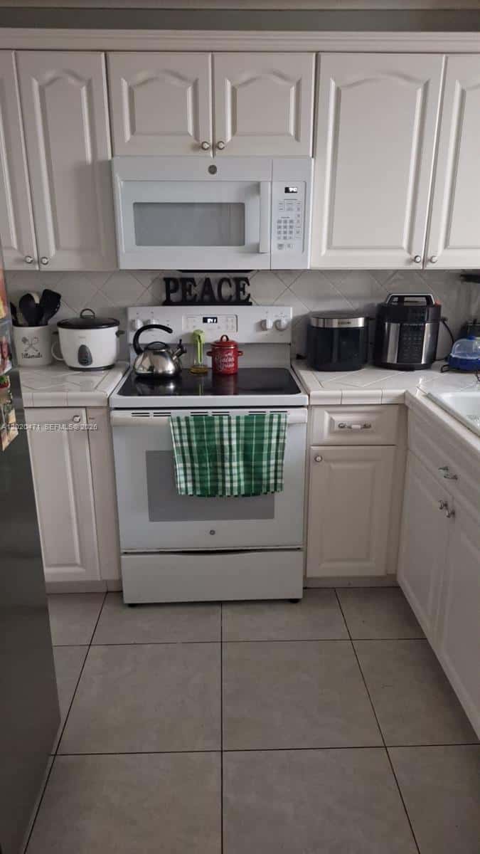 655 W 68th St # 4, Hialeah FL 33014