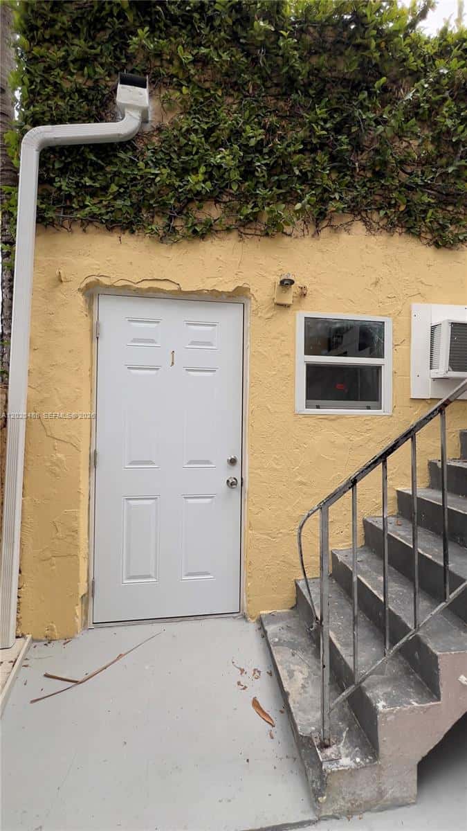 1845 Bay Rd # 1, Miami Beach FL 33139