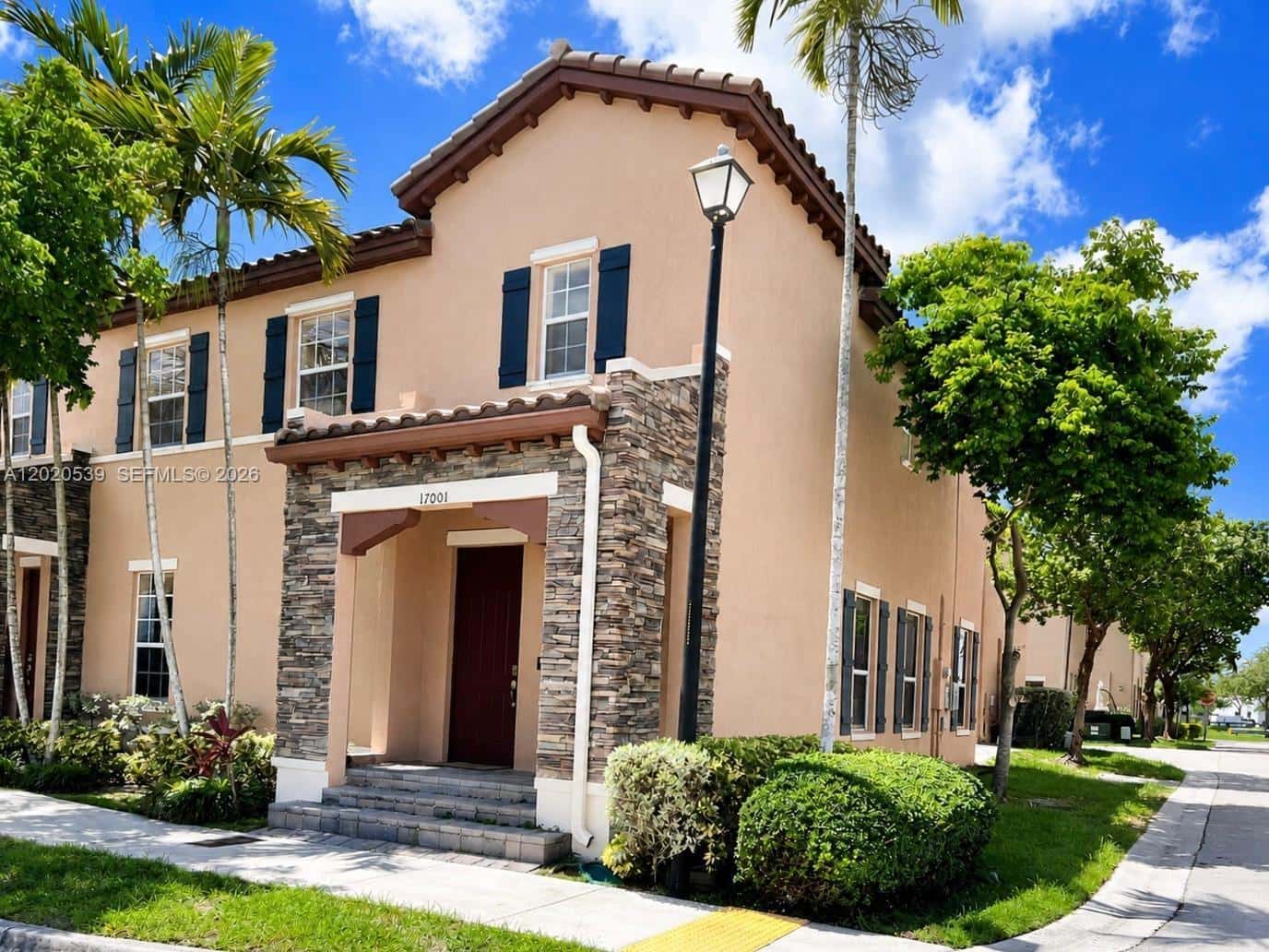 17001 SW 96th St, Miami FL 33196
