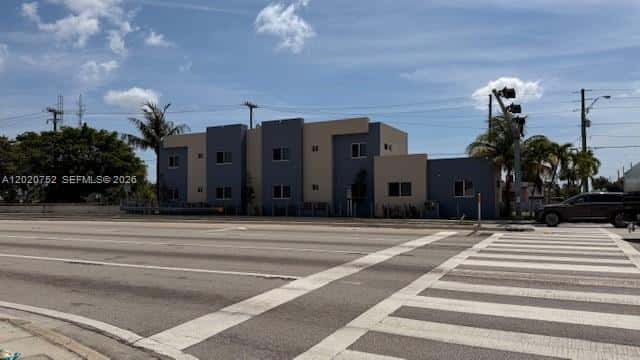 811 E 52nd St # 101, Hialeah FL 33013