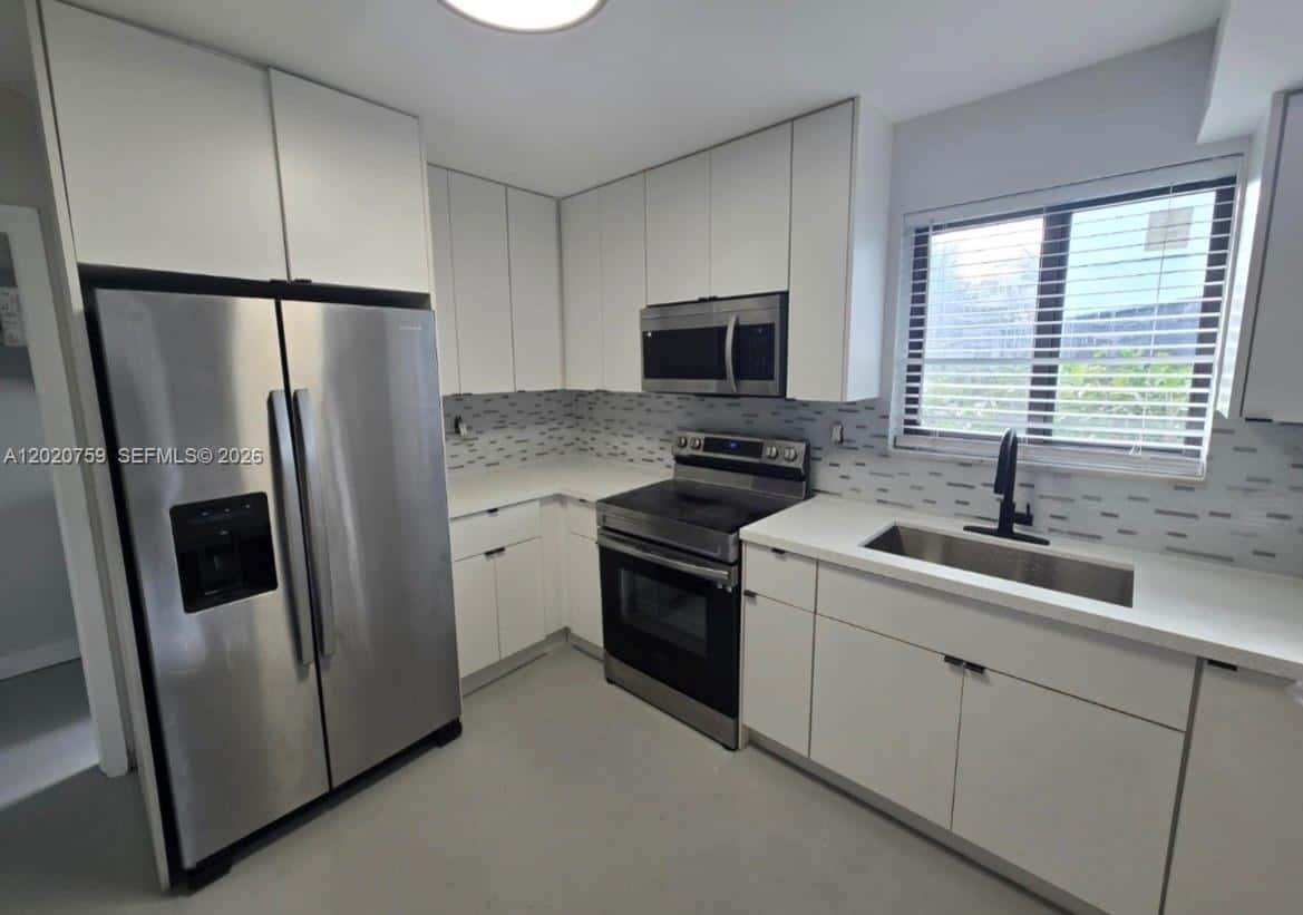 490 NE 170th St, North Miami Beach FL 33162