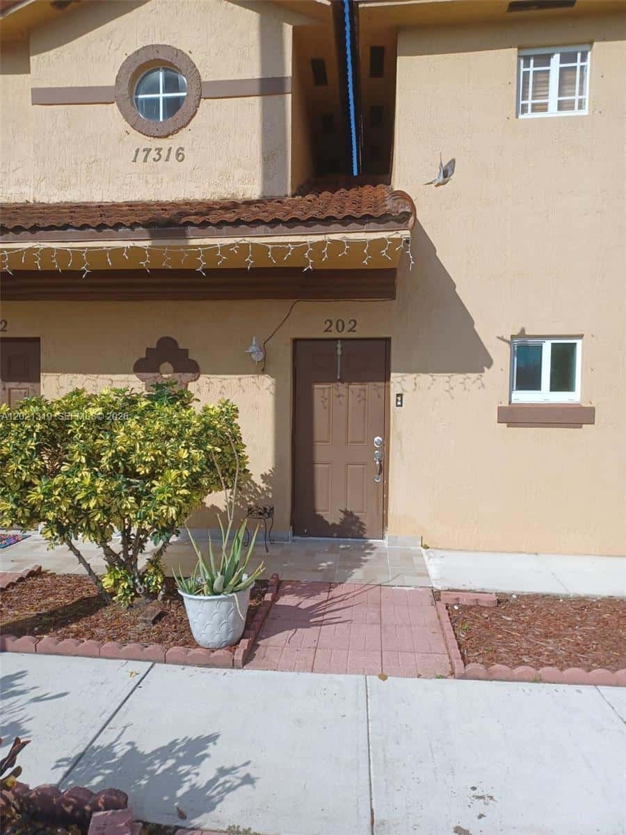17316 NW 74th Ave # 202, Hialeah FL 33015