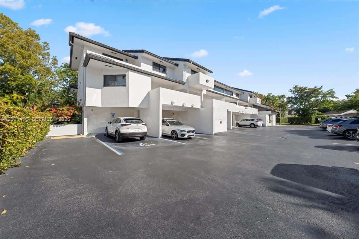 5750 Turin St # 207, Coral Gables FL 33146