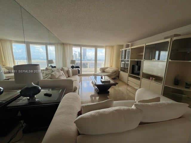 1717 N Bayshore Dr # 2136, Miami FL 33132