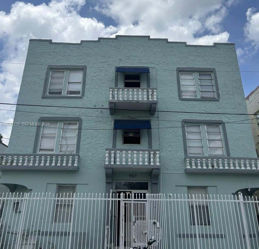 967 SW 5th St # 10, Miami FL 33130