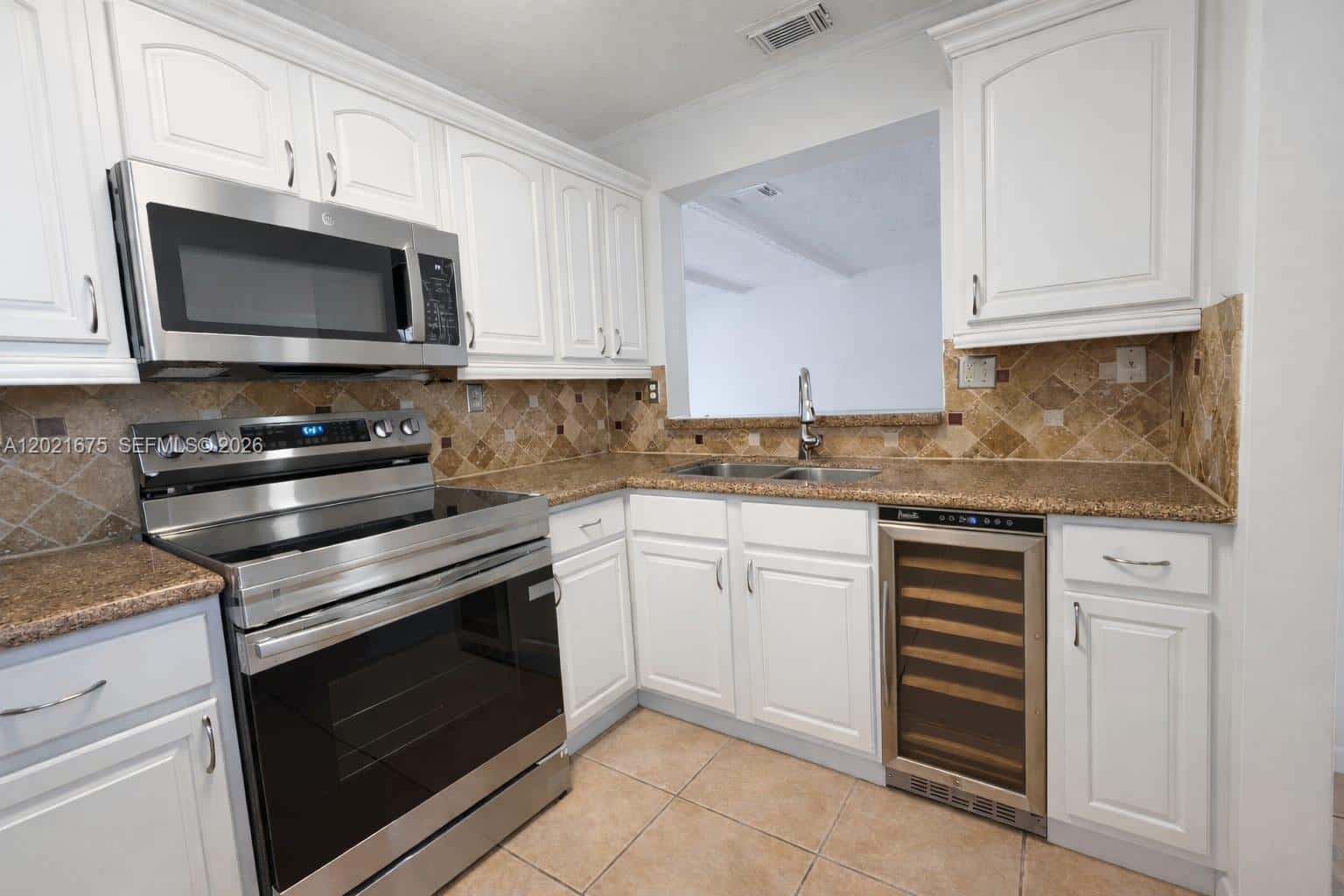 15761 SW 137 ave # 202, Miami FL 33177