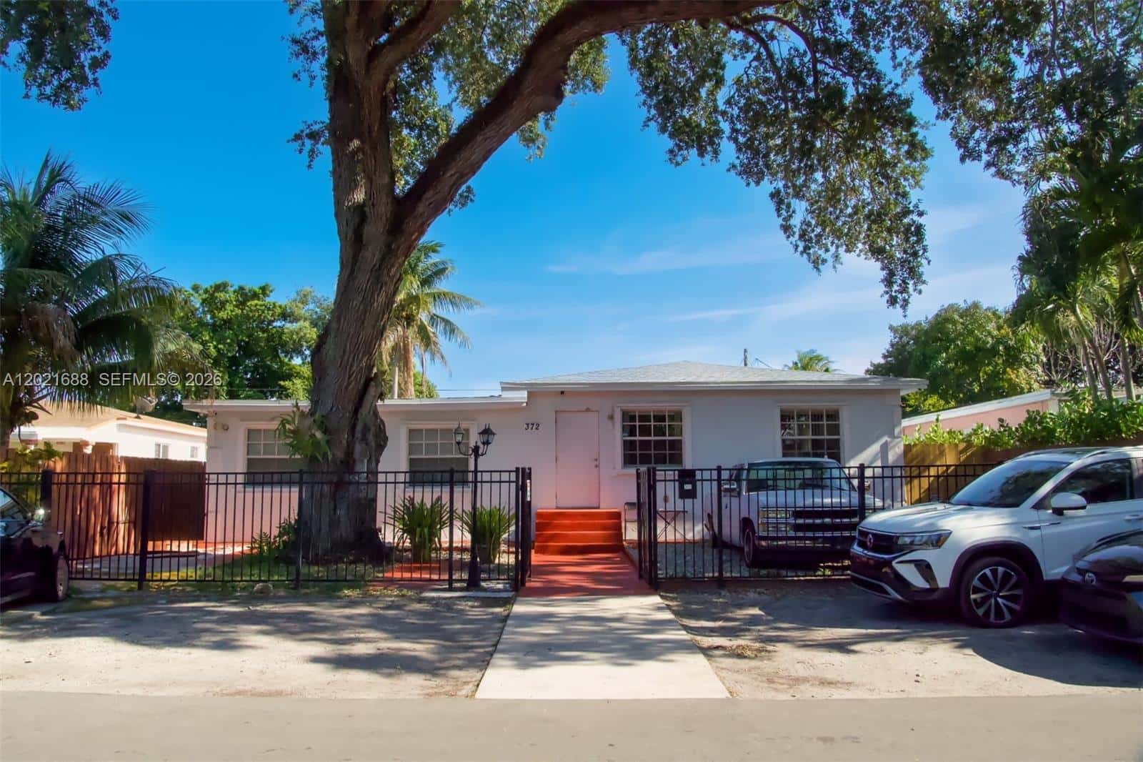 372 NE 162nd St, Miami FL 33162