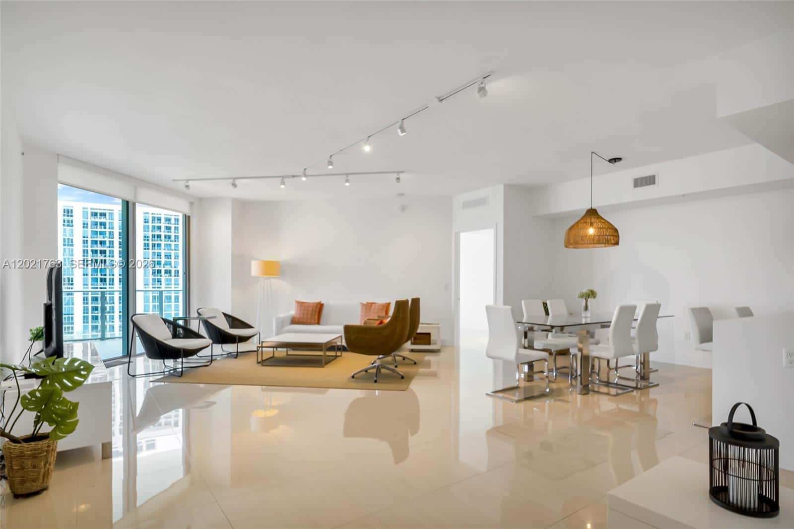 17301 Biscayne Blvd # 907, North Miami Beach FL 33160