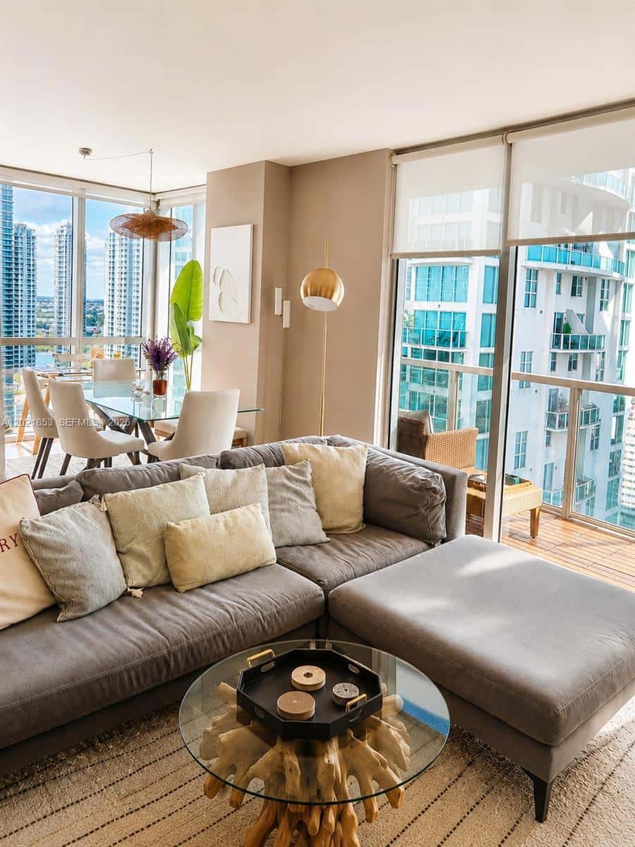 55 SE 6th St # 3001, Miami FL 33131