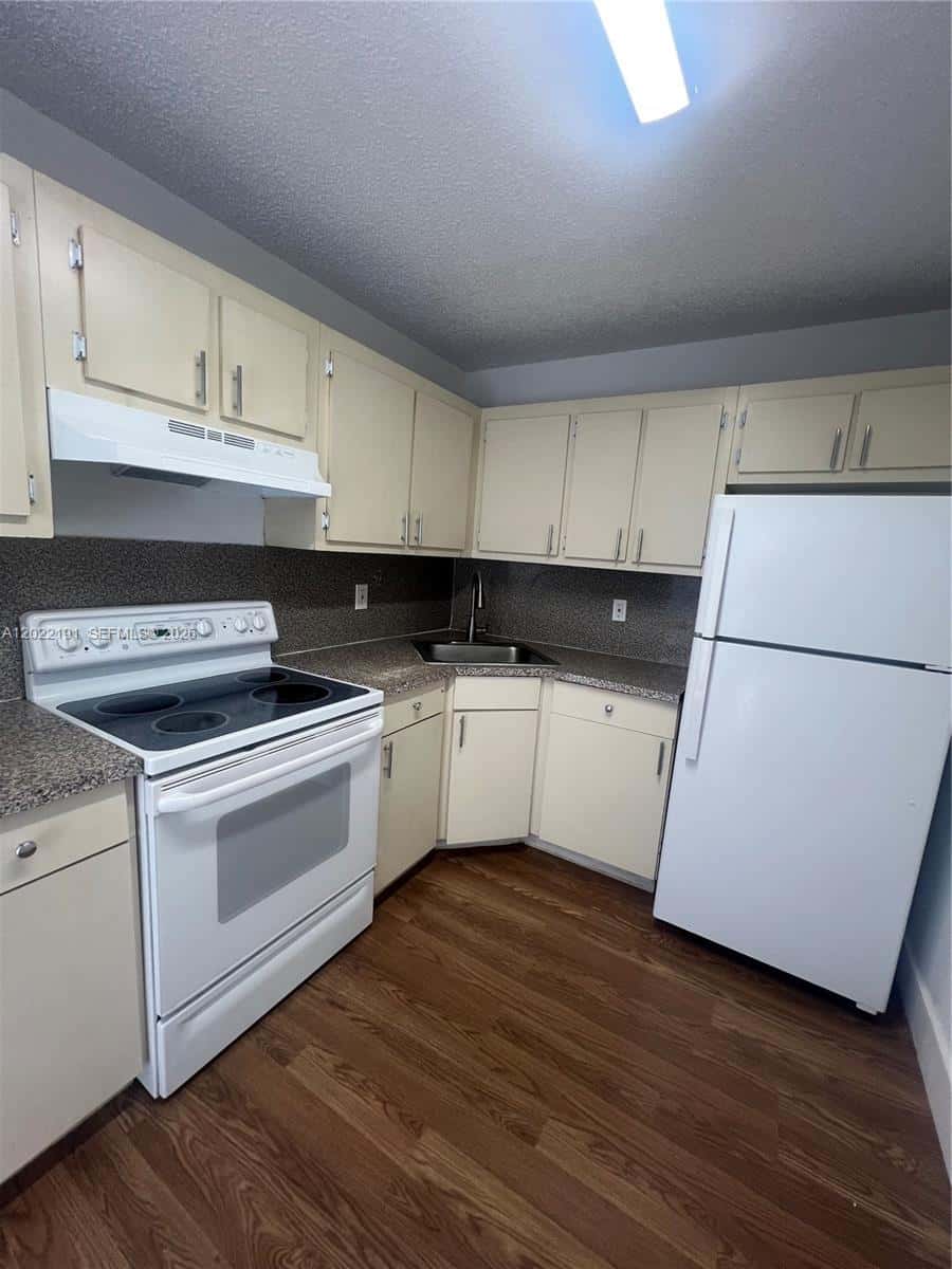 6141 W 22nd Ct # 202, Hialeah FL 33016