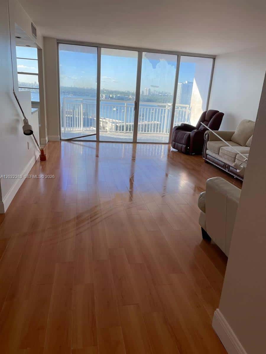 18021 Biscayne Blvd, Aventura FL 33160
